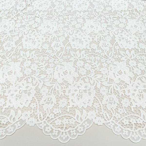 Tessuto Pizzo macramè doppio smerlo motivo floreale bianco