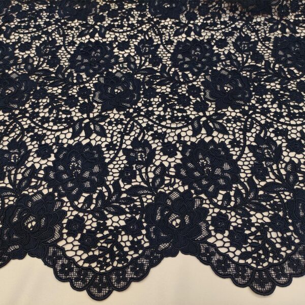 Tessuto Pizzo macramè doppio smerlo motivo floreale blu notte