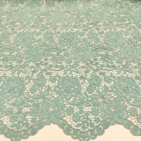 Tessuto Pizzo macramè doppio smerlo motivo floreale verde salvia