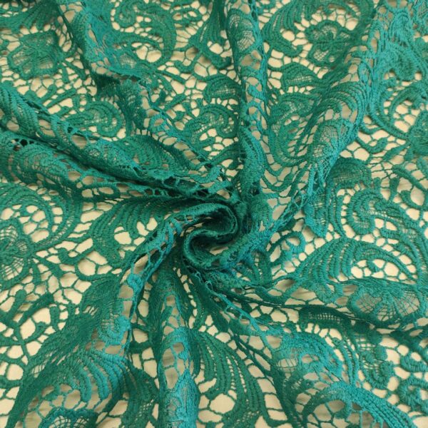 Tessuto Pizzo Macramè motivo floreale verde smeraldo