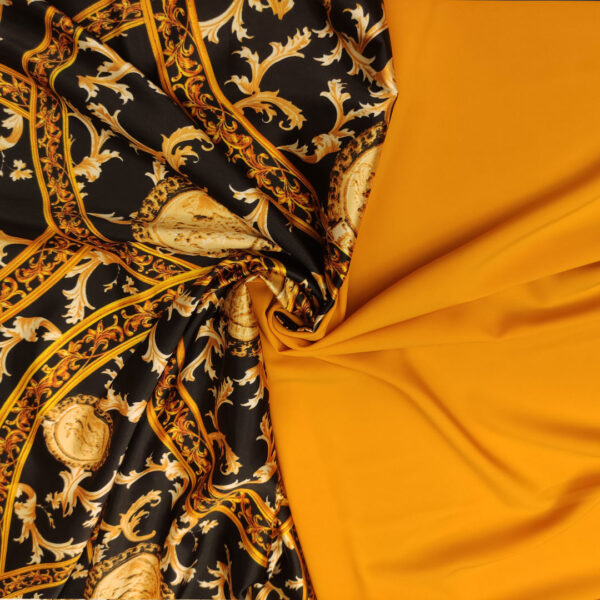 Tessuto Satin a fantasia abbinato a tessuto Crepe morbido in tinta unita