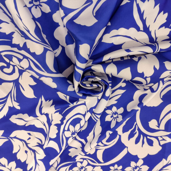 Tessuto Satin a fantasia motivo floreale bianco - blu elettrico