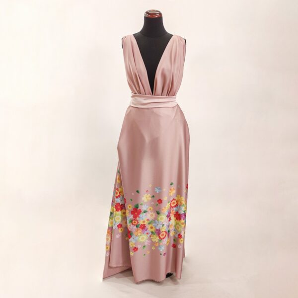 Tessuto Satin a fantasia motivo floreale fondo rosa cipria