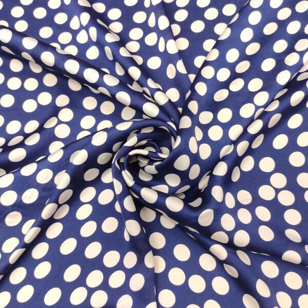 Tessuto Satin a fantasia motivo pois blu navy - bianco