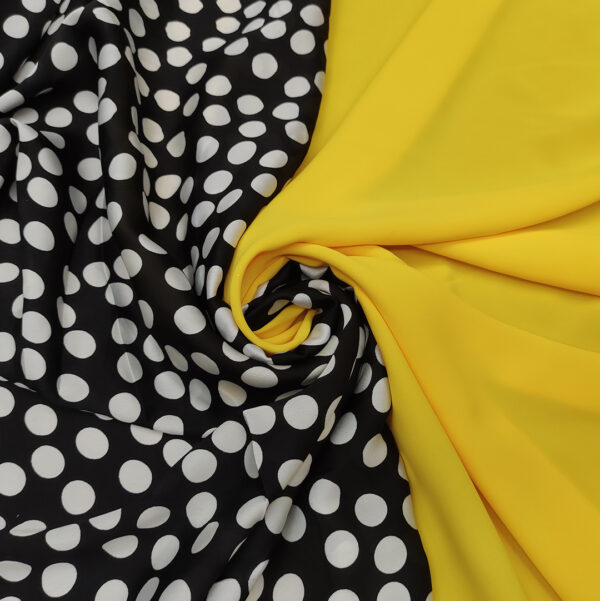 Tessuto Satin a fantasia abbinato a tessuto Crepe de chine in tinta unita