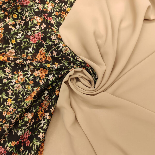 Tessuto Satin a fantasia abbinato a tessuto Crepe de chine in tinta unita