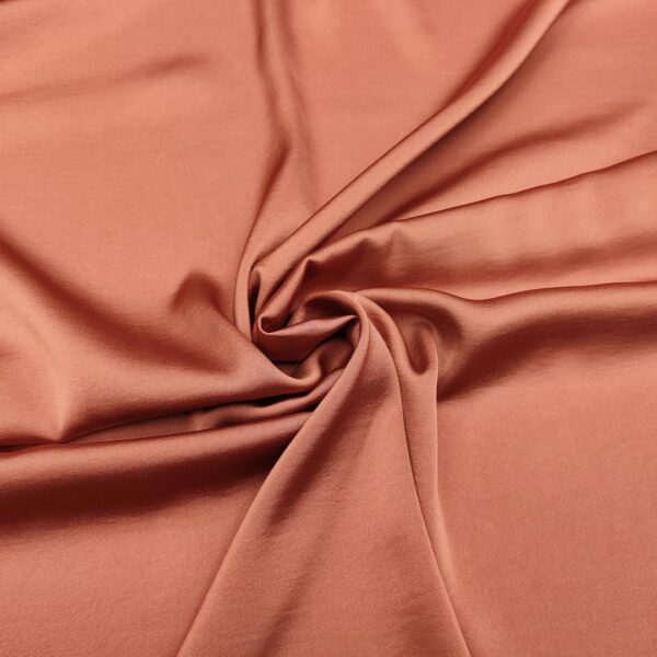Tessuto Satin effetto stropicciato tinta unita geranio