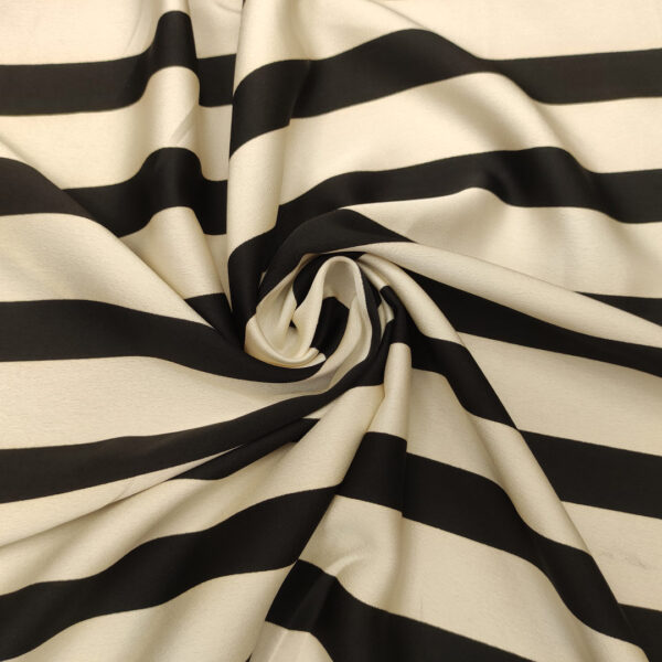 Tessuto Satin elasticizzato a fantasia motivo rigato panna - nero