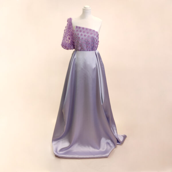 Tessuto Tulle ricamato con fiori abbinato a Tessuto Mikado in tinta unita lilla