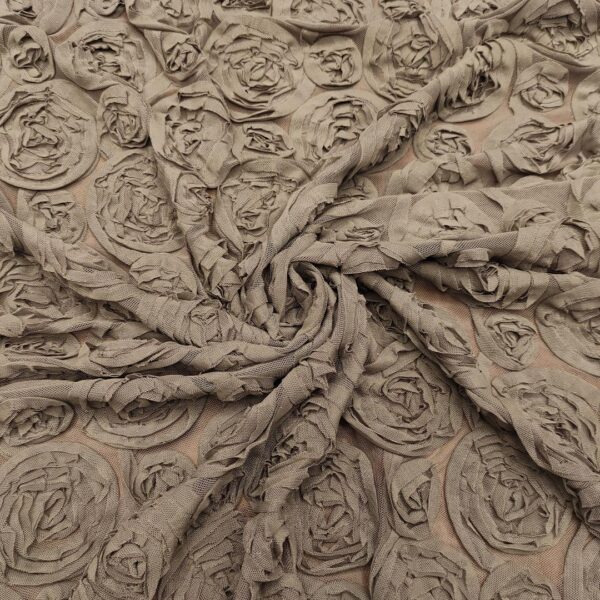 Tessuto Tulle mano seta ricamato con fiori in 3D tinta unita tortora