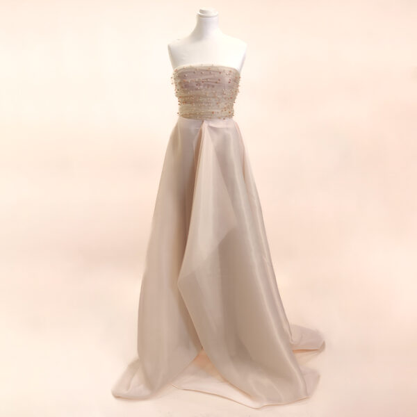 Tessuto tulle mano seta ricamato con perle rosa pesca