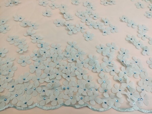 Tessuto Tulle mano seta ricamato con fiori in 3D e con strass celeste pastello
