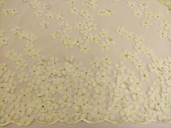 Tessuto Tulle mano seta ricamato con fiori in 3D e con strass giallo pastello