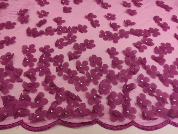 Tessuto Tulle mano seta ricamato con fiori in 3D e con strass fucsia scuro