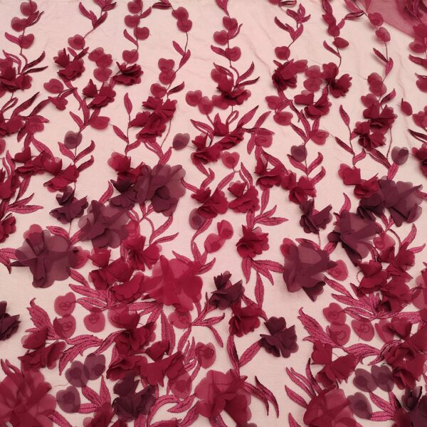Tessuto Tulle mano seta ricamato con fiori in 3D bordeaux