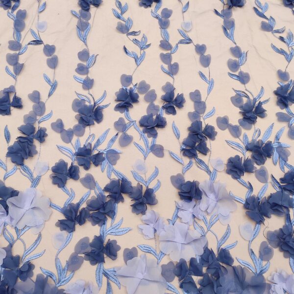 Tessuto Tulle mano seta ricamato con fiori in 3D carta da zucchero - pervinca