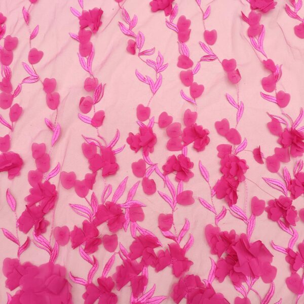Tessuto Tulle mano seta ricamato con fiori in 3D fucsia