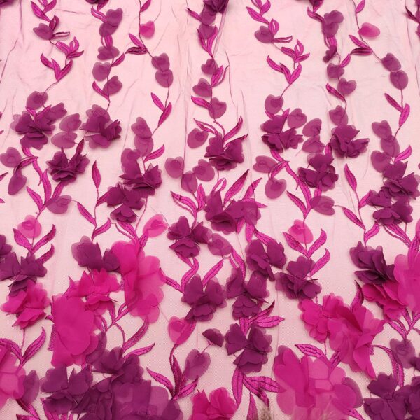 Tessuto Tulle mano seta ricamato con fiori in 3D malva - magenta