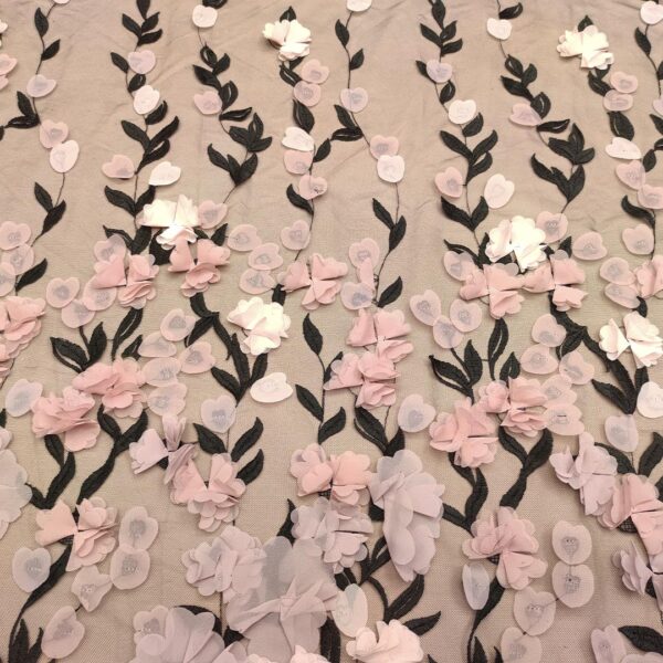 Tessuto Tulle mano seta ricamato con fiori in 3D nero - rosa