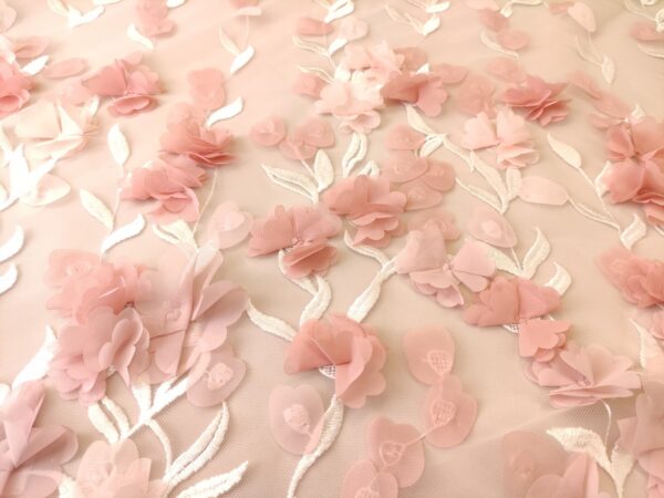 Tessuto Tulle mano seta ricamato con fiori in 3D rosa chiaro - bianco