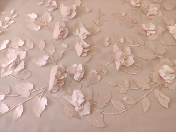 Tessuto Tulle mano seta ricamato con fiori in 3D rosa