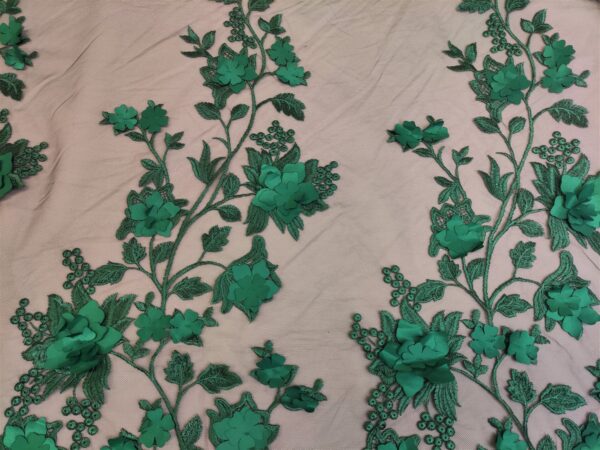 Tessuto Tulle mano seta ricamato con fiori in 3D verde