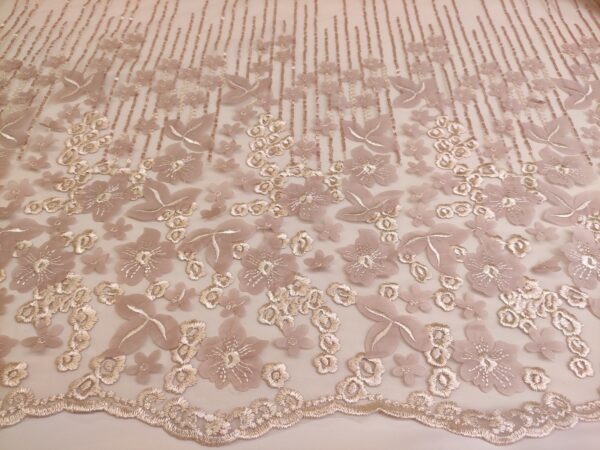 Tessuto Tulle mano seta ricamato con fiori in 3D e paillettes rosa - beige