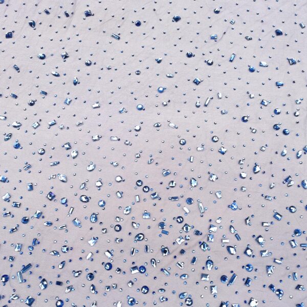 Tessuto Tulle mano seta ricamato con pietre motivo degradè blu navy
