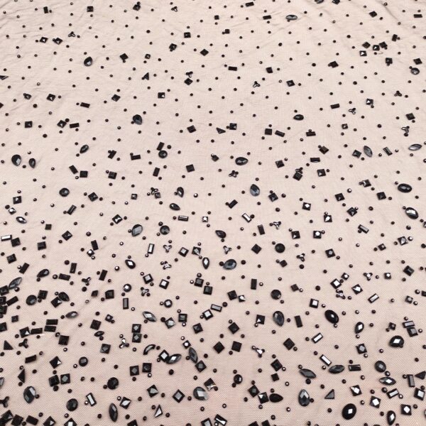 Tessuto Tulle mano seta ricamato con pietre motivo degradè nero