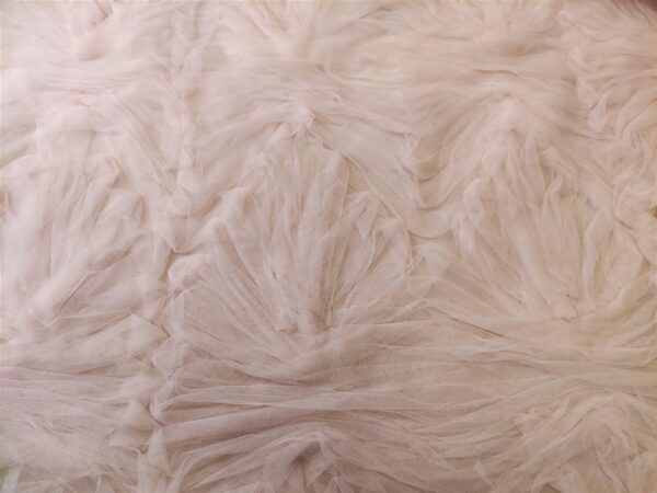 Tessuto Tulle mano seta ricamato motivo geometrico bianco