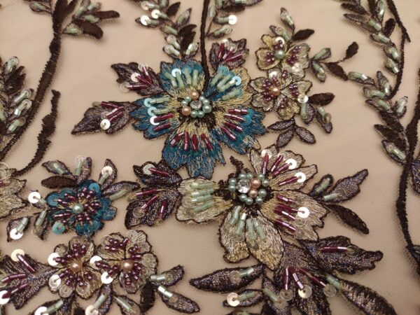 Tessuto tulle mano seta ricamato con pietre - con perle - con paillettes motivo floreale verde ottanio - bordeaux