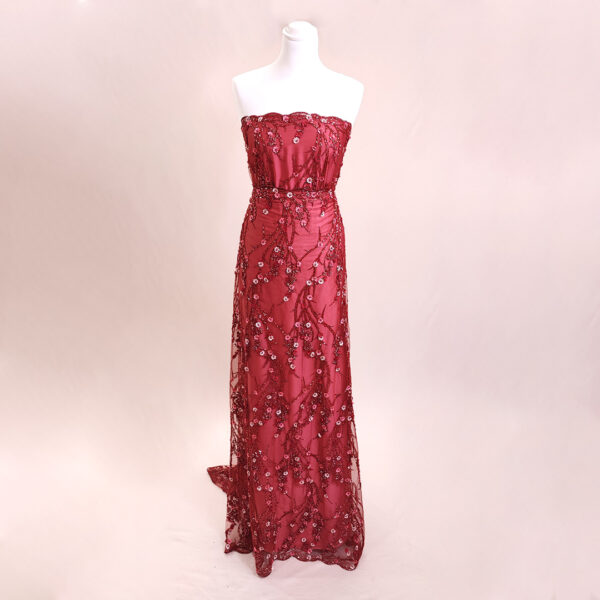 Tessuto tulle-pizzo ricamato con perle motivo floreale ruggine.