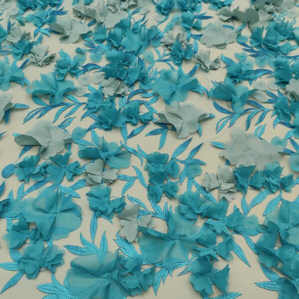 Tessuto Tulle mano seta ricamato con fiori in 3D azzurro - turchese