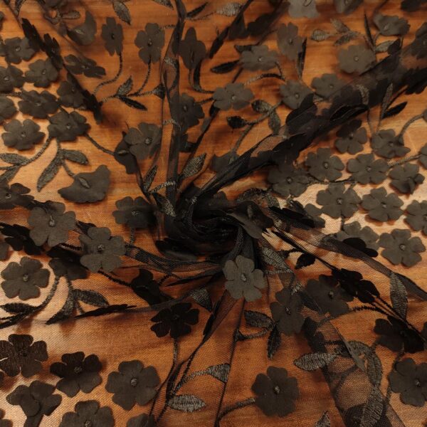 Tessuto Tulle ricamato con fiori 3d tinta unita nero