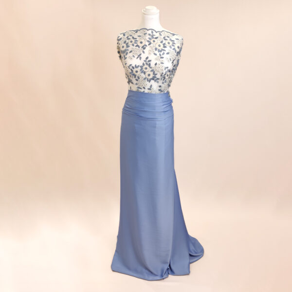 Tessuto Tulle mano seta ricamato con fiori abbinato a Tessuto Crepe Cady in tinta unita Carta da zucchero