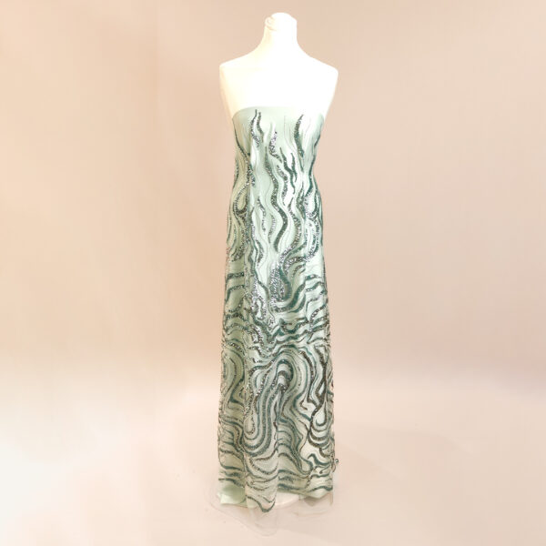 Tessuto Tulle -  Pizzo ricamato motivo astratto abbinato a Tessuto Cady sposa in tinta unita verde menta