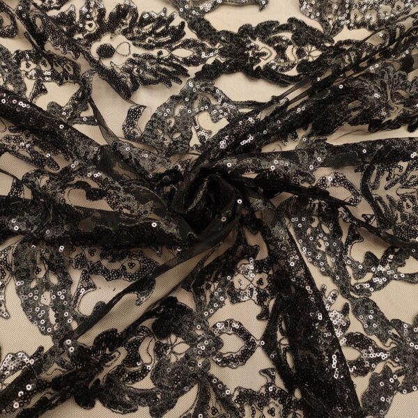 Tessuto Tulle mano seta ricamato con paillettes motivo etnico nero