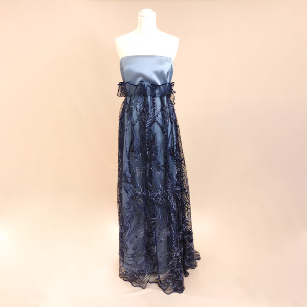 Tessuto Tulle -  Pizzo ricamato motivo floreale abbinato a Tessuto Mikado in tinta unita carta da zucchero