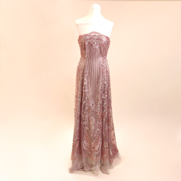 Tessuto tulle - pizzo mano seta ricamato con pietre e con paillettes motivo floreale barocco rosa