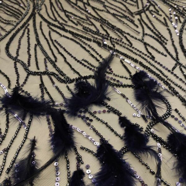 Tessuto Tulle mano seta ricamato con perline con paillettes e con piume blu