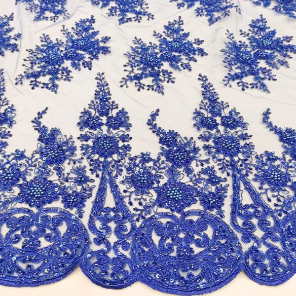 Tessuto Tulle mano seta doppio smerlo ricamato con paillettes e con perline motivo floreale blu elettrico