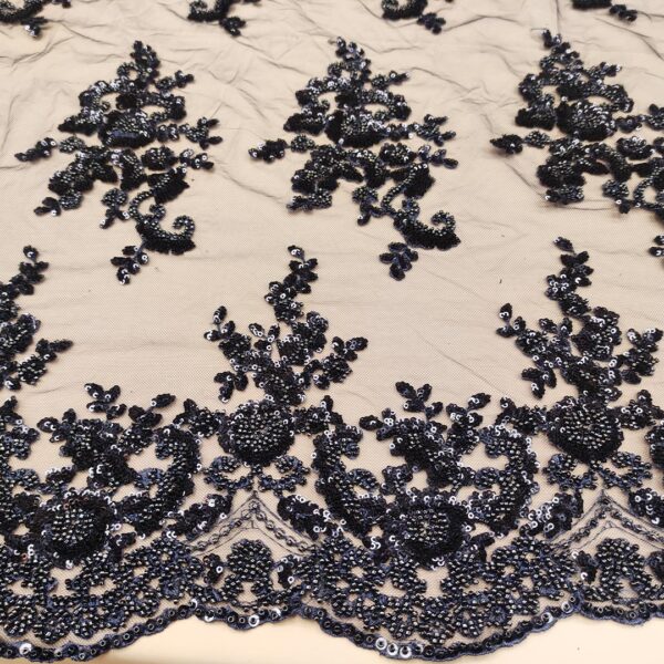 Tessuto Tulle mano seta doppio smerlo ricamato con paillettes e con perline motivo floreale blu notte