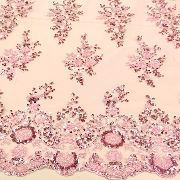 Tessuto Tulle mano seta doppio smerlo ricamato con paillettes e con perline motivo floreale rosa