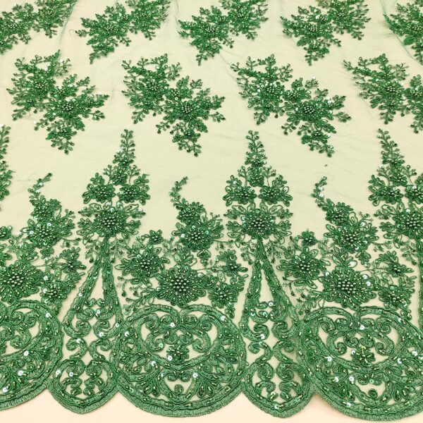 Tessuto Tulle mano seta doppio smerlo ricamato con paillettes e con perline motivo floreale verde prato