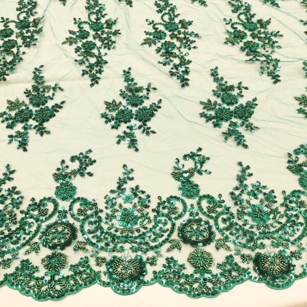 Tessuto Tulle mano seta doppio smerlo ricamato con paillettes e con perline motivo floreale verde smeraldo