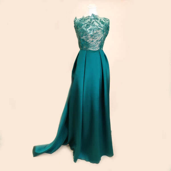 Tessuto Tulle - pizzo mano seta ricamato con pietre motivo floreale acquamarina