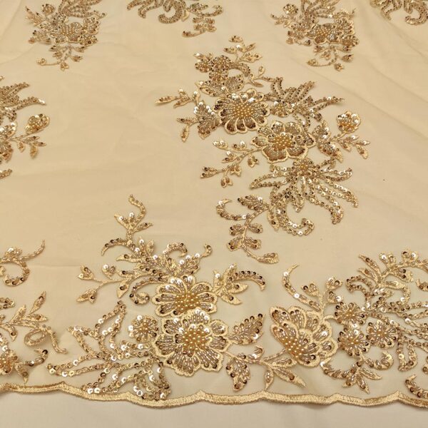 Tessuto Tulle mano seta ricamato con paillettes e con perline motivo floreale oro