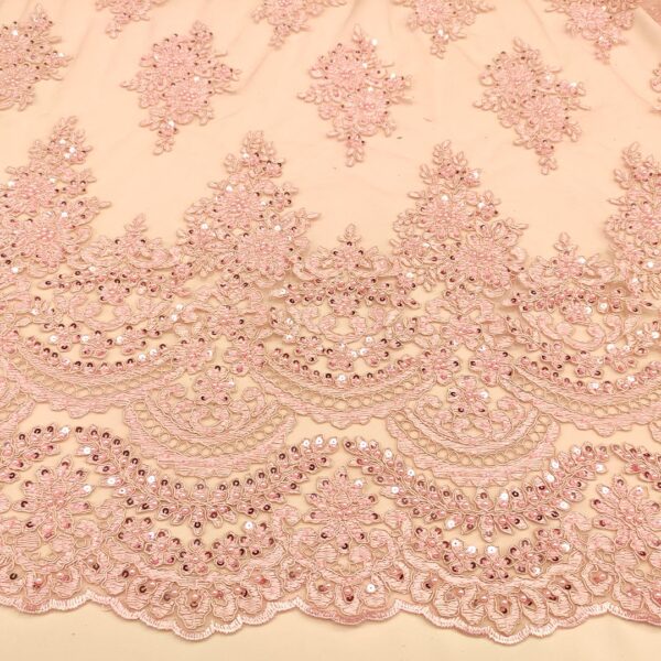 Tessuto Tulle mano seta doppio smerlo ricamato con paillettes e con perline motivo floreale barocco rosa