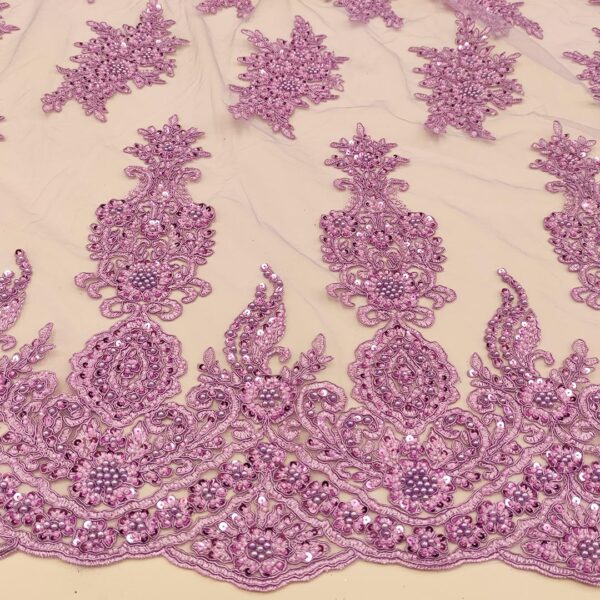 Tessuto Tulle mano seta doppio smerlo ricamato con paillettes e con perline motivo floreale arabo lilla