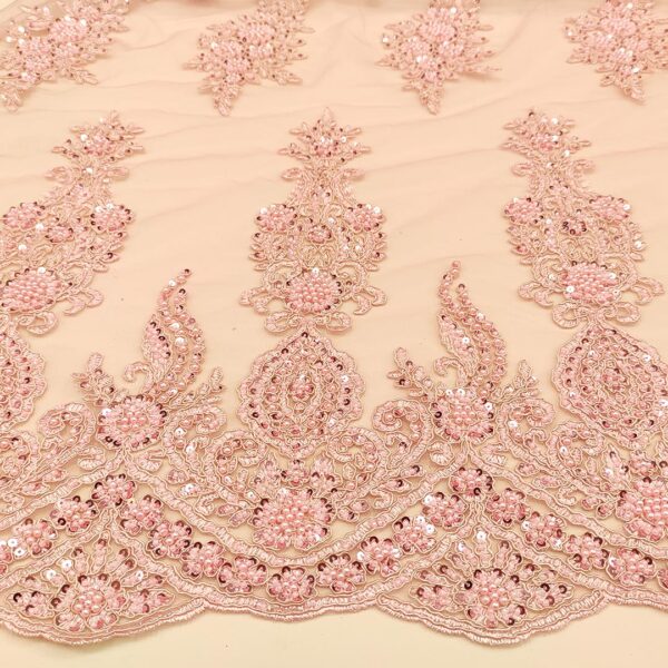 Tessuto Tulle mano seta doppio smerlo ricamato con paillettes e con perline motivo floreale arabo rosa